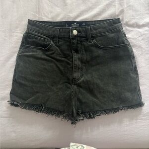 Hollister Ultra High-Rise Black Denim Mom Short 3”